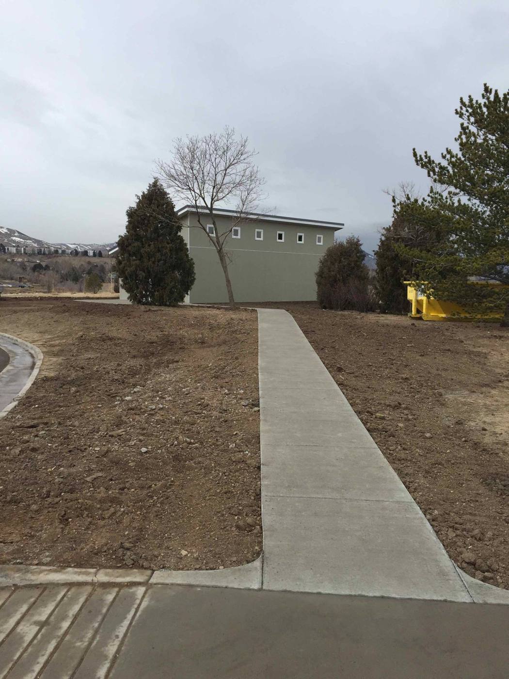 Rear corner and walkway