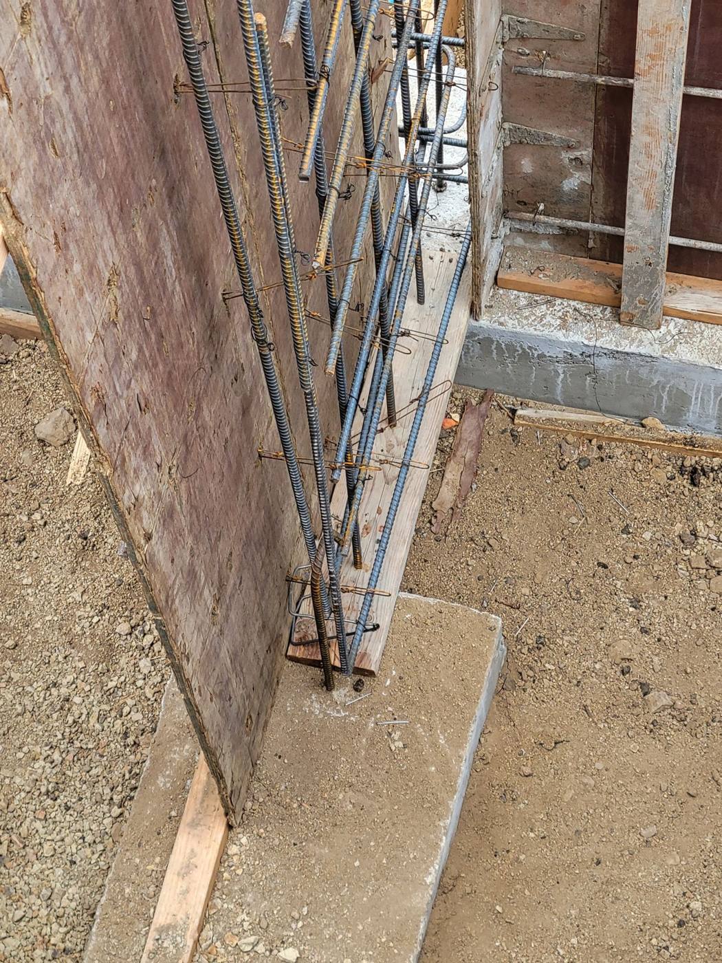 Wall reinforcing at a footing