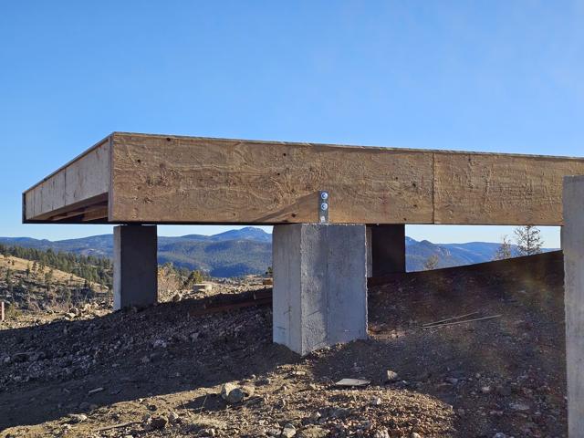 Floor beams on concrete piers